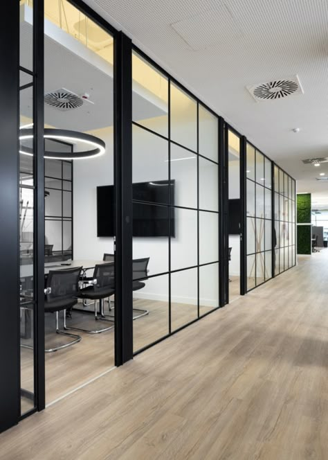 UNICRE Offices - Lisbon Modern Office Reception Design, Waiting Room Design Reception Areas, Office Partition Design, Industrial Office Space, Open Concept Office, Glass Partition Designs, Open Office Design, Law Office Design, Small Office Design Interior