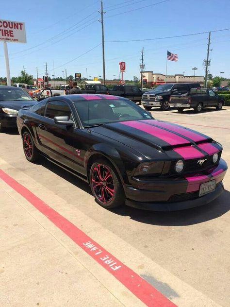 Black pink mustang Black And Pink Mustang, Gbc Wallpapers, Black Car With Pink Accents, Matte Black Mustang, Pink And Black Car, Pink Car Interior, Pink Mustang, Hot Pink Cars, Pink Ferrari