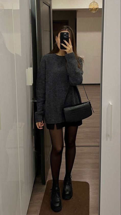 Skandinavian Fashion, Fashion Goals, Looks Street Style, Looks Black, Ținută Casual, Tights Outfit, Mode Inspo, Autumn Outfit, Outfit Inspo Fall