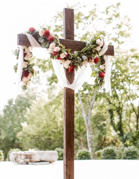 Cross Garland Wedding, Cross Wedding Backdrop, Cross Arbor, Church Anniversary Themes, Wedding Core, Diy Wedding Garland, Small Church Weddings, Altar Catholic, Easter Backdrop