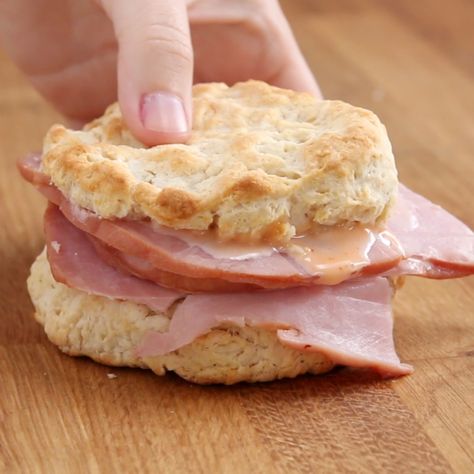 Country Ham Biscuits With Honey Sriracha Mayo Recipe by Tasty Country Ham Biscuits, Biscuits With Honey, Sriracha Mayo Recipe, Ham Biscuits, Mayo Recipe, Country Ham, Sriracha Mayo, What's For Breakfast, Trending Recipes