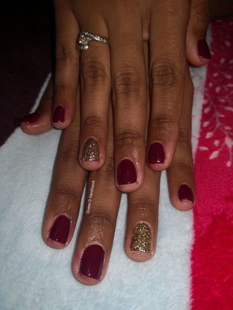 Red And Gold Short Nails, Red And Gold Nails Short, Red And Gold Glitter Nails, Red Nails With Gold Glitter, Red And Gold Nails, Yummy Alcoholic Drinks, Gold Glitter Nails, Short Gel Nails, Nail Style