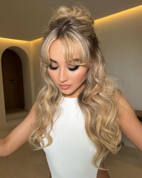 21st Birthday Hairstyles, Sabrina Carpenter Outfits, Red Carpet Hair, Birthday Hairstyles, Hoco Hairstyles, Short Hair With Bangs, Formal Hairstyles, American Beauty, Homecoming Hairstyles