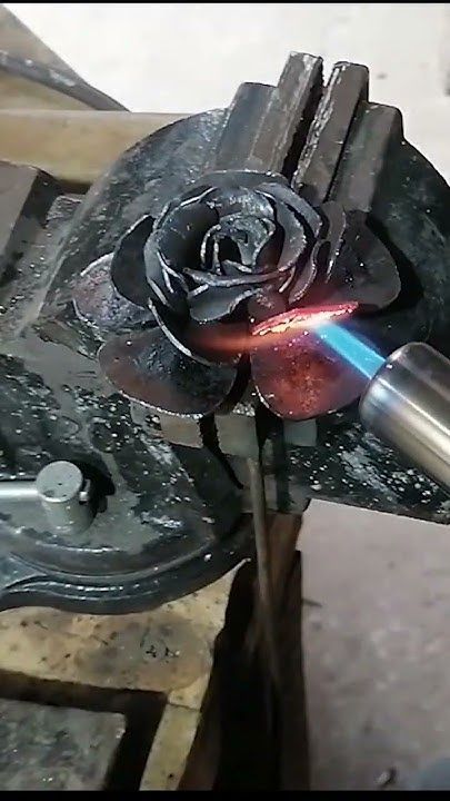 Rose made of metal Metal Rose Template, Rose Template, Rose Patterns, Leaf Template, Metal Leaves, A Rose, Step By Step Instructions, Step By Step