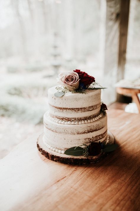 Small Rustic Wedding Cake, Naked Cake Ideas, Naked Wedding Cake Ideas, Seminaked Wedding Cake, Christmas Wedding Ideas, Intimate Winter Wedding, Alternative Wedding Cakes, Wedding Macarons, Best Cake Ever