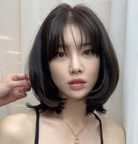 Cute Short Haircuts For Oval Faces, Cute Haircuts For Oval Faces, Bobcut Hairstyles Short For Round Face, Short Hair Styles For Oval Faces, Short Haircut Oval Face, Bobcut Hairstyles Short, Short Haircut For Oval Face, Korea Short Hair, Short Hair Styles Korea