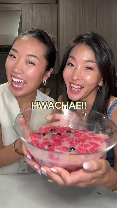 How To Make Hwachae, Korean Drinks Recipe, Watermelon Punch, Korean Drinks, Drinks Recipe, Korean Snacks, Refreshing Summer Drinks, Fruity Drinks, Cute Baking