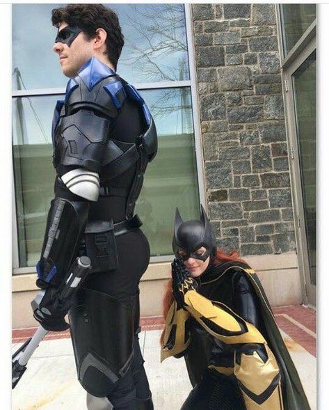 Nightwing Inspired Outfit, Robin Cosplay Dc, Nightwing Costume, Nightwing Icon, Nightwing Batgirl, Nightwing Costumes, Nightwing Cosplay, Nightwing And Batgirl, Batgirl Cosplay