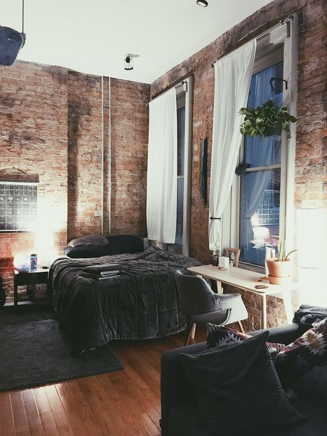 Brooklyn Apartment Aesthetic Bedroom, Industrial Bedroom Design Small Spaces, Bedroom Decor For Men, Industrial Bedroom Design, Industrial Boho, Nyc Loft, Studio Bedroom, Downtown Living, Brick Interior