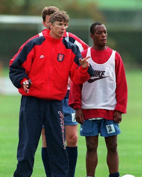 Iconic Football Photos, Football Training Kit, Football Tracksuits, Ian Wright, London Football, Football Aesthetic, Football Retro, Arsene Wenger, Football Players Images