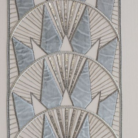 Art Deco Embroidery, Haute Couture Embroidery, Art Deco Inspiration, Textiles Projects, Folk Art Flowers, Textiles Techniques, Couture Embroidery, 1920s Art Deco, Applique Fabric