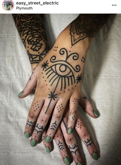 Mhendi Design Unique Fingers, Oracle Tattoo Ideas, Hand Adornment Tattoo, Finger Tattoos Ornamental, Hand Ornamental Tattoo, Boho Hand Tattoos, Ornamental Finger Tattoo, Traditional Finger Tattoos, Romanian Tattoo