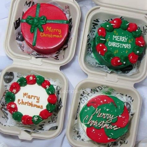 Mini Christmas Cakes, Christmas Cakes Easy, Christmas Themed Cake, Christmas Cake Designs, Online Cake Delivery, Christmas Cake Decorations, Xmas Cake, Cake Decorating Ideas, Bento Cake