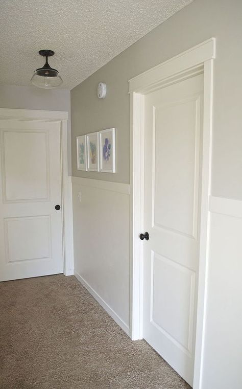 Craftsman Style Trim, Pintu Interior, Faux Wainscoting, Craftsman Style Doors, Painted Wainscoting, Wainscoting Bedroom, Interior Door Styles, Dining Room Wainscoting, Wainscoting Styles