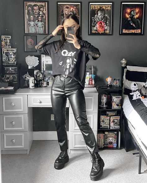 Leather Pants Grunge Outfit, Goticas Aesthetic Outfit, Winter Grunge Outfits, Grunge Outfits Winter, Rock Look, Rocker Outfit, Outfit Grunge, Trendy Outfit Ideas, Leather Pants Outfit