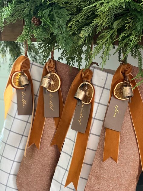 Amber Interior Christmas, Christmas Wrapping Tags, Masculine Christmas Decor, Pine Christmas Decor, Gift Christmas Ideas, Christmas Stocking Decor, Natural Wood Accents, Norfolk Pine, Small Vases