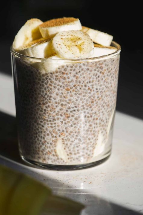 This healthy chia seed pudding recipe offers three different flavor variations for a healthy, make-ahead breakfast option perfect for busy mornings! Peach Chia Seed Pudding, Healthy Chia Seed Pudding, Best Chia Seed Pudding, Easy Chia Seed Pudding, Packed Snacks, Chia Puddings, Chia Seed Pudding Recipe, Chia Seed Recipes Pudding, Chia Seed Recipes