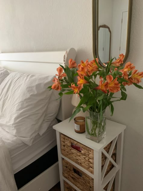 Flower In Bedroom, Room Ideas Trendy, House Room Ideas, Spring Room Decor, Cream Bed, Bedroom Flowers, Dorm Inspo, College Room, Bed Bedding