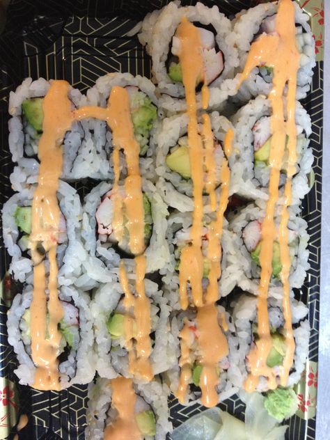 Sushi 21's Lunch Special: California roll and Tono Dream roll topped with spicy mayo sauce. Also, salad on the side. Sushi With Spicy Mayo, Lsu Roll Sushi, Spicy Mayo Sushi, Saucy Meals, Spicy California Roll, Spicy Mayo Sauce, California Roll Sushi, California Rolls, Shrimp Sushi