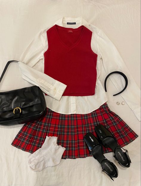 #preppy #cherhorowitz #clueless #ootd #preppyoutfit #fashion #christmas Clueless Aesthetic Outfits, Clueless Cher Outfits, Clueless Outfits Inspiration, Cher Inspired Outfits, Cher Horowitz Outfit, Cher Clueless Outfit, Outfit Inspo 90s, Cher Outfits, 90’s Outfits