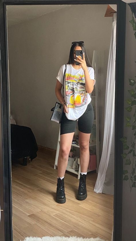 Biker Shorts With Combat Boots, Biker Shorts Combat Boots Outfit, Docs With Shorts Outfit, Black Boots And Shorts Outfits, Style With Boots Casual Outfits, Combat Boots And Shorts Outfit, Combat Boots Shorts Outfit, Boots And Biker Shorts Outfit, Summer Outfit Casual Chic