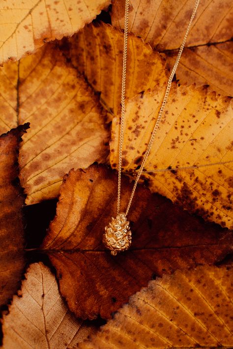 Autumn Jewellery Photography, Autumn Aesthetic Jewelry, Fall Jewelry Photography, Autumn Jewelry Photography, Jewelry Aesthetic Vintage, Ginger Gold, Autumn Photography Portrait, October Jewelry, A Clothes Horse