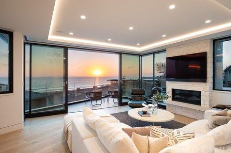 Ocean View Living Room, Waterfront Condo, 5 Bedroom Home, Luxurious Living Room, Modern Homes For Sale, Luxury Modern Homes, Los Angeles Homes, City Living, Dream House Exterior