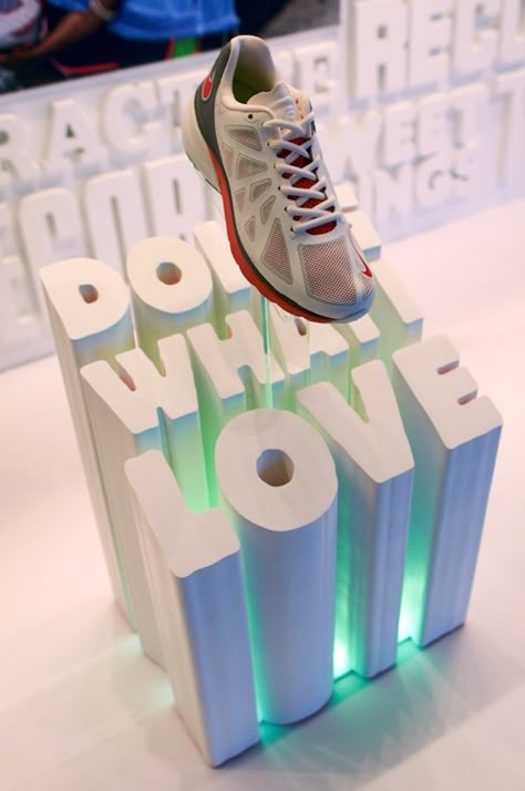 Brand Experiences by Joe Stitzlein, via Behance Display Visual Merchandising, Nike Retail, Shoes Display, Shoe Store Design, Retail Design Display, Retail Inspiration, Pos Display, Pop Display, Creative Display