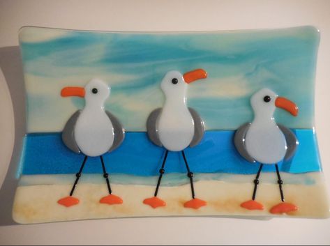 Glass Fusion Birds, Nautical Fused Glass Ideas, Fused Glass Seagulls, Fused Glass Jellyfish, Glass Fusion Ideas Simple, Glasfusing Ideas, Fused Glass Animals, Fused Glass Birds, Fused Glass Beach