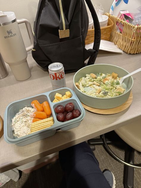 Lunch Ideas To Pack For School, Overnight Nurse Meals, Healthy Lunch Pack, Commuter Lunch Ideas, Clinical Lunch Ideas, Back To School Lunches For Highschool, Easy Lunch Ideas For Nurses, Healthy College Lunch Ideas, Food For Lunch To Work