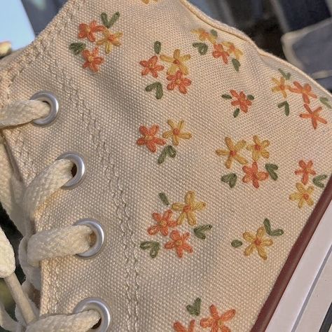 Converse With Designs, Converse Embroidery, Embroidered Converse, Clothes Embroidery Diy, Custom Converse, Embroidery Shoes, Embroidered Shoes, Pola Sulam, Embroidery On Clothes