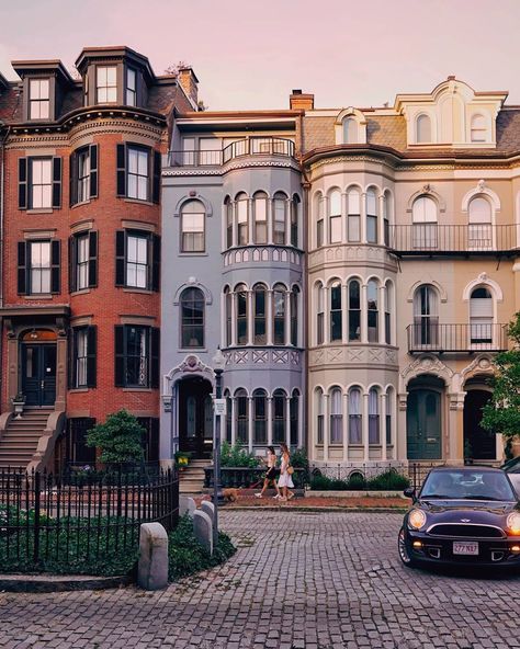 Boston Homes Exterior, Boston House Exterior, Boston Mansion, Boston Townhouse, Boston Homes, Massachusetts Aesthetic, Graduation Goals, Boston House, Moving Cities