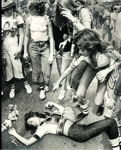 Bay City Rollers fans 1970s Uk, Uk Street Style, Uk Street, Bay City Rollers, Crazy Fans, Radio City, Those Were The Days, Bay City, David Cassidy