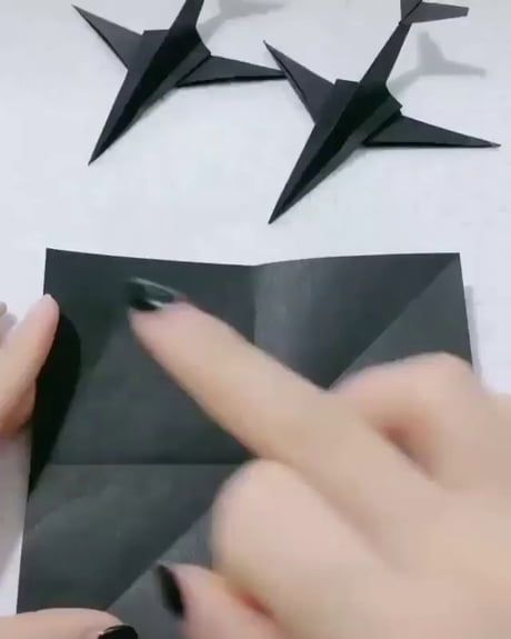 Plane Crafts, Kraf Kertas, Tutorial Origami, Kids Origami, Paper Craft Videos, Folding Origami, Instruções Origami, Seni Dan Kraf, Astuces Diy