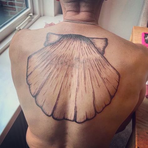 Tattoo jacobs shell Chakra Tattoo, Leaf Tattoos, Maple Leaf Tattoo, Chakra, Shells, Tattoos, Santiago De Compostela, Santiago, Camino De Santiago