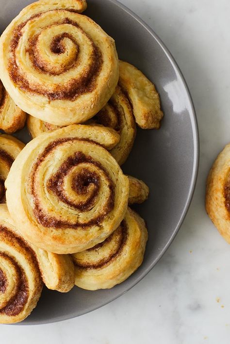 Tender, flaky, easy to make cinnamon-filled pinwheel biscuits. Cinnamon Pinwheels Recipes, Cinnamon Rolls With Biscuits, Cinnamon Deserts, Apple Cinnamon Pinwheels, Pinwheel Biscuits, Finnish Pinwheel Cookies, Pie Crust Cinnamon Pinwheels, Cinnamon Swirl Pancakes Easy, Cinnamon Pinwheels