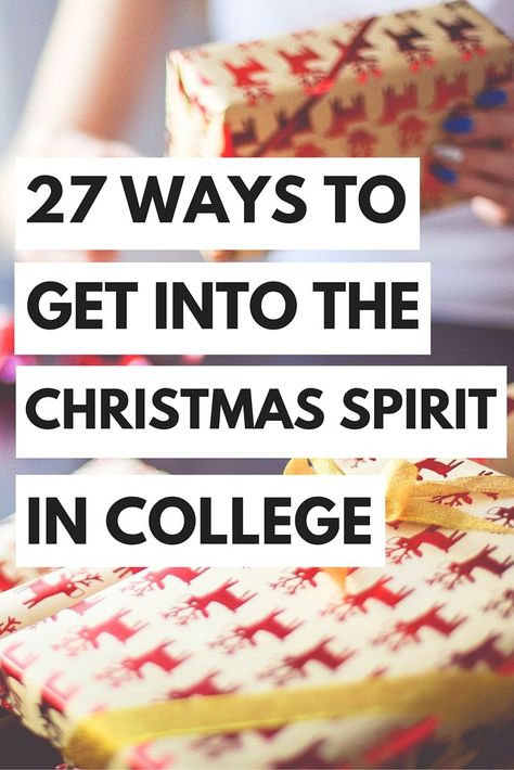 Who says that you can’t celebrate Christmas when you’re in college? Sure, it might be a little harder, but there are plenty of ways to get into the Christmas spirit, even while you&#821… College Christmas Decorations, Dorm Christmas Decor College, Christmas In College, College Christmas, Christmas Dorm Decorations Room Ideas, College Dorm Christmas Decorations, Dorm Xmas Decor, Diy Christmas Dorm Decor, Dorm Christmas Decor