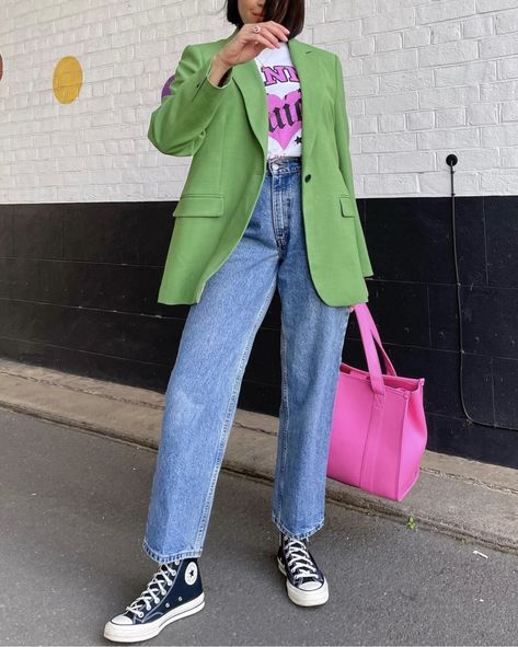 Outfit Inspo Green, Green Blazer Outfit, Green Outfits For Women, Colored Pants Outfits, Green Jacket Outfit, Green Suit Jacket, Ganni T Shirt, Blazer And Jeans, Converse Hi