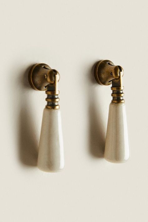 DROPLET DOOR KNOB (PACK OF 2) - White | ZARA United States Ceramic Door Knobs, Vintage Hardware, Up House, Brass Knobs, Vintage Door, Dresser Knobs, Brass Door, Door Knob, Home Hardware