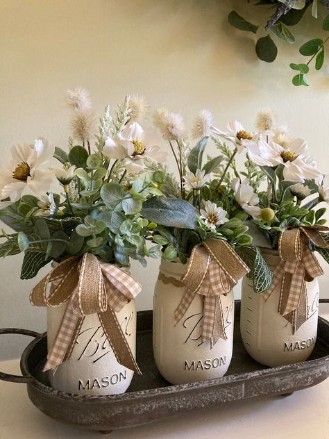 Cute Farmhouse, Mason Jar Centerpiece, Table Buffet, Diy Arrangements, Jar Decor, Mason Jar Crafts Diy, Mason Jar Centerpieces, Painted Mason Jars, Lambs Ear