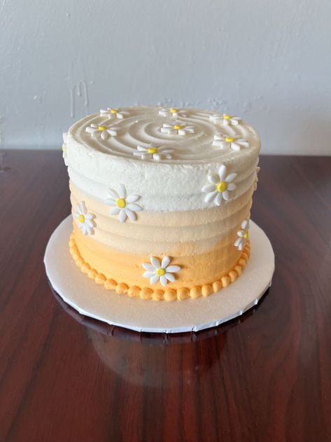 Daisy Cupcakes, Daisy Cake, Flower Birthday Party, Daisy Cakes, Hippie Birthday, 1st Birthday Cakes, 1st Birthday Themes, First Birthday Party Themes, Orange Ombre