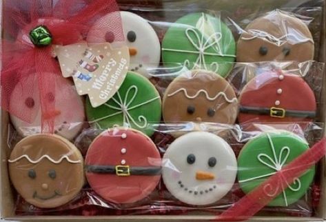 Decorated Sugar Cookie, Christmas Cookies Packaging, Cookies Icing, Biscuit Decoration, Christmas Sugar Cookies Decorated, Rock Creations, Christmas Treats Boxes, Christmas Cookies Gift, Cookie Gift Box