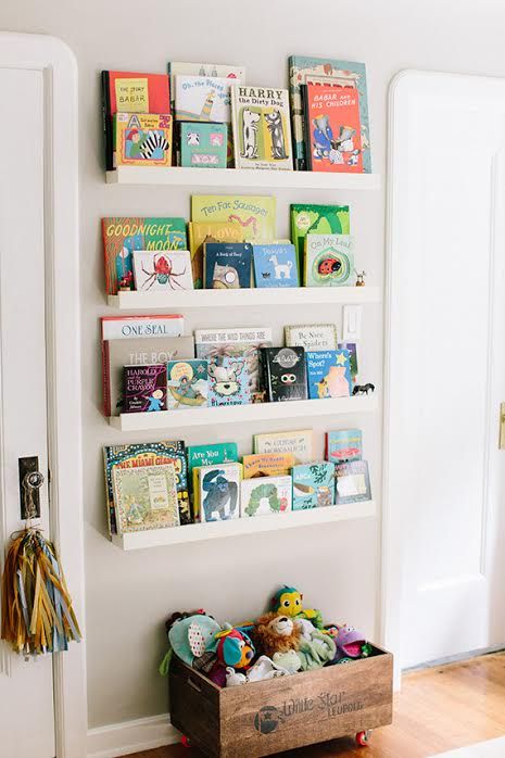 Floating Bookshelves Boy Nursery Design, Nursery Ideas Boy, Modern Boy Nursery, Plants Wall, Stylish Nursery, Wall Basket, Nursery Organization, Big Boy Room, Baby Organization