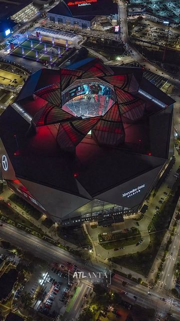 Nfl Football Stadium, Drone Videography, Streetscape Design, Stadium Architecture, Atlanta Skyline, Nfl Stadiums, Atlanta United Fc, China City, Stadium Design