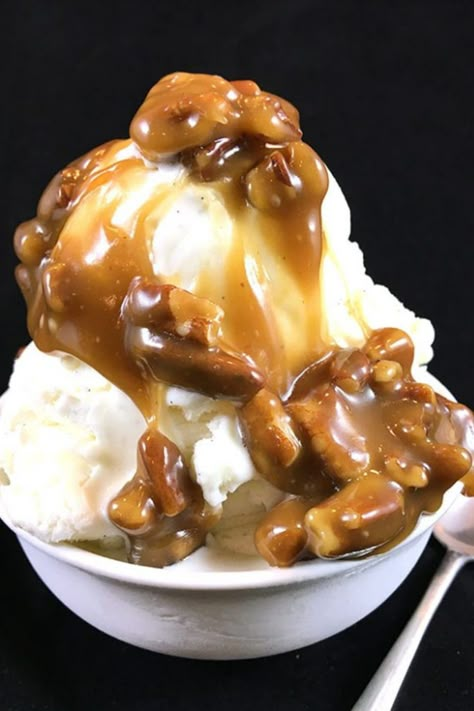 Pecan Sauce Recipe, Praline Sauce, Ice Cream Sauce, Pecan Sauce, Sweet Sauces, Maple Syrup Recipes, Pecan Pralines, Easy Landscaping, Plain Jane