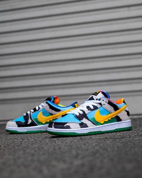 The Ben & Jerry's x Dunk Low SB 'Chunky Dunky' released as part of a collaboration with the ice cream company. The look is modeled after the packaging for the Chunky Monkey flavor, with the blue skies and green pastures recreated on the base of the upper. The pony hair overlays sport a cow print, while the Swoosh sports a melting ice cream effect. 'Chunky Dunky' appears on the tongue tag. Nike Air Jordan 1 Low x Ben & Jerry 'Chunky Dunky' ₱84695 Cow Print Dunks, Chunky Dunky Nike, Urban Multicolor Skate Shoes For Streetwear, Ben And Jerry Dunks, Chunky Dunky Nike Sb, Dunks Colorways, Dunk Colorways, Chunky Dunky, Shoes Wallpaper