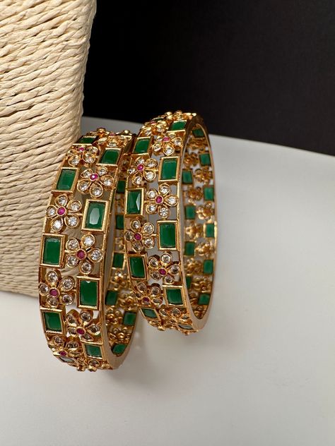 Glass Bangles Indian, Green Glass Bangles, Green Stone Bangles, Ad Bangles, Green Bangles, Cz Bangles, Traditional Bangles, Silk Thread Bangles Design, Thread Bangles Design