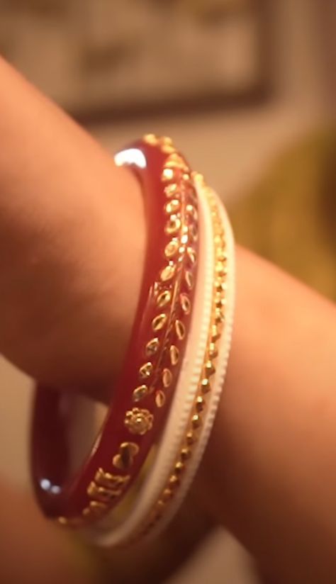 Bengali Shakha Pola, Bengali Shakha Pola Design, Shaka Pola Bangles, Sakha Design Gold, Chandi Bangles Design, Shakha Pola Bangles Gold, Gold Pola Badhano Design, Pola Design Gold, Sakha Pola In Gold