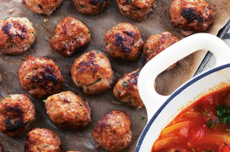 Serve these versatile meatballs with pasta, on top of a pizza, or inside an after-school sandwich. Veal Meatballs Recipe, School Sandwich, Veal Meatballs, Sausage Meatballs, Tasty Meatballs, How To Cook Meatballs, Nachos Beef, Meatball Recipe, Mince Recipes