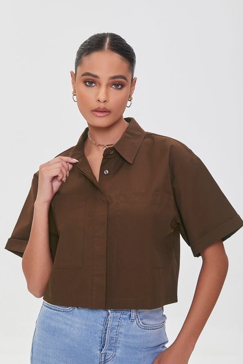 Cropped Button Up Shirt Outfit, Cropped Button Up Shirt, Corporate Shirts, Brown Crop Top, Cropped Shirt, Classy Casual Outfits, Classy Casual, Tshirt Outfits, Poplin Shirt